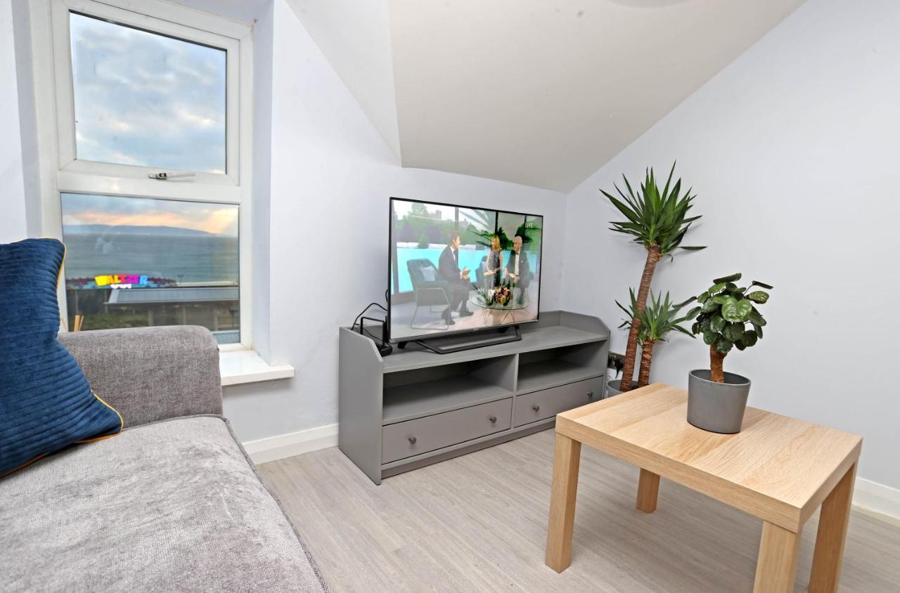 Entire Penthouse Apartment With Sea Views พอร์ตรัช ภายนอก รูปภาพ