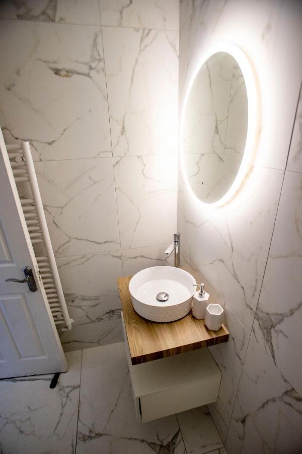Entire Penthouse Apartment With Sea Views พอร์ตรัช ภายนอก รูปภาพ